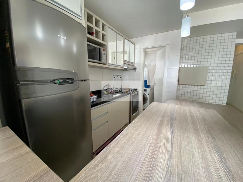 APARTAMENTO DE FRENTE COM VISTA LIBERADA A 2 QUADRAS DO MAR: 3ª foto da galeria de imagens do imóvel