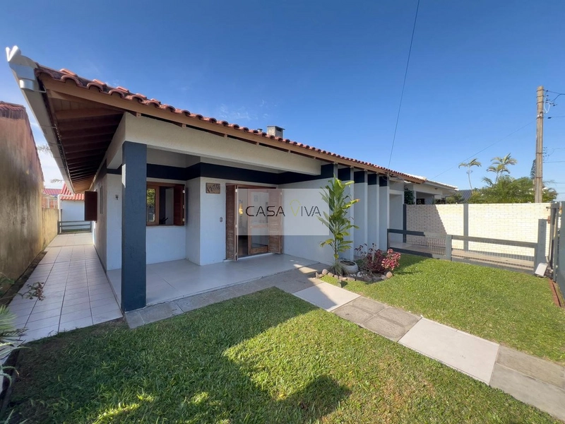 CASA TÉRREA COM ANEXO À VENDA NO CENTRO DE XANGRI-LÁ: 1ª foto da galeria de imagens do imóvel