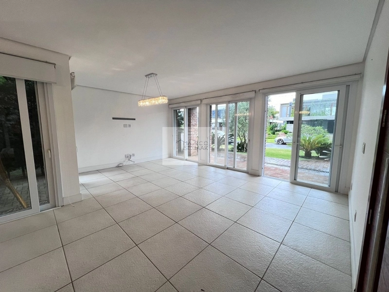 Casa em condomínio fechado em Atlântida!: 3ª foto da galeria de imagens do imóvel
