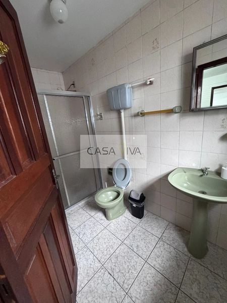 SOBRADO A APENAS DUAS QUADRAS DO MAR.: 12ª foto da galeria de imagens do imóvel