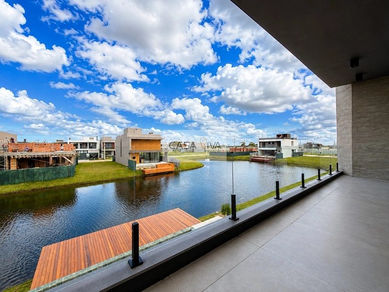 Sobrado de Alto Padrão à Beira Lago.: 34ª foto da galeria de imagens do imóvel