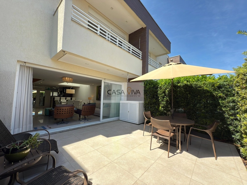 Casa em condomínio à beira-mar de Atlântida.: 2ª foto da galeria de imagens do imóvel