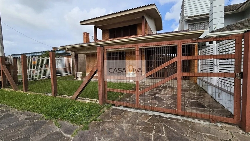 Casa com 03 Dormitórios a Uma Quadra do M.ar: 3ª foto da galeria de imagens do imóvel