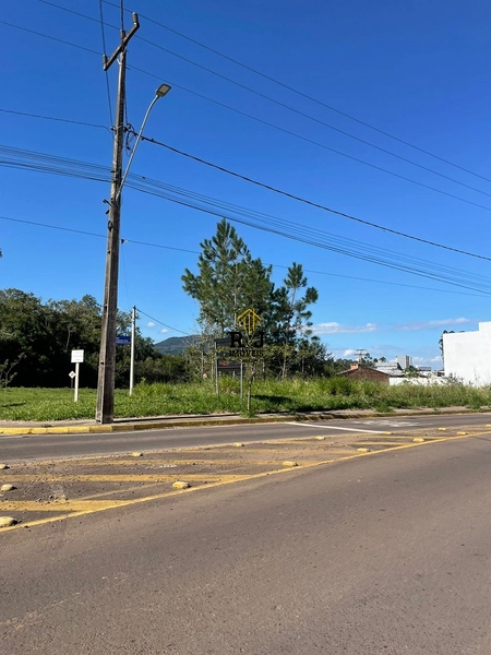Terreno á Venda: 3ª foto da galeria de imagens do imóvel