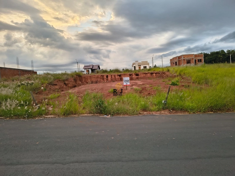 Terreno á Venda: 1ª foto da galeria de imagens do imóvel