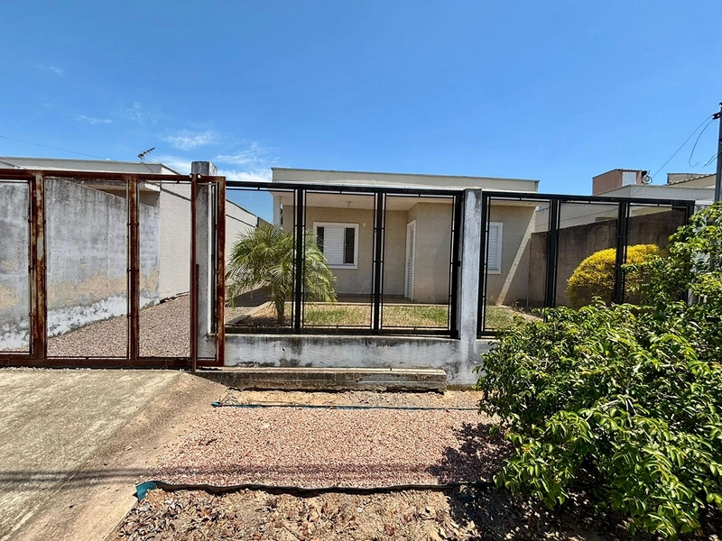 Casa a Venda : 1ª foto da galeria de imagens do imóvel