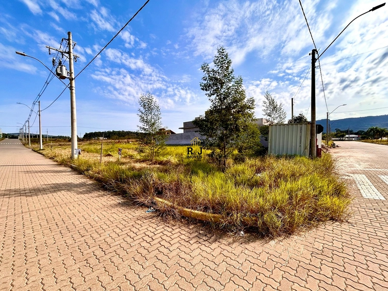 Terreno de esquina no centenário, pronto para construir!!!: 2ª foto da galeria de imagens do imóvel
