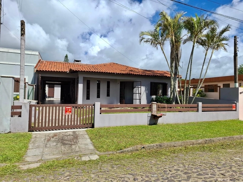 Vende-se casa na Praia Atlântida Sul : 1ª foto da galeria de imagens do imóvel