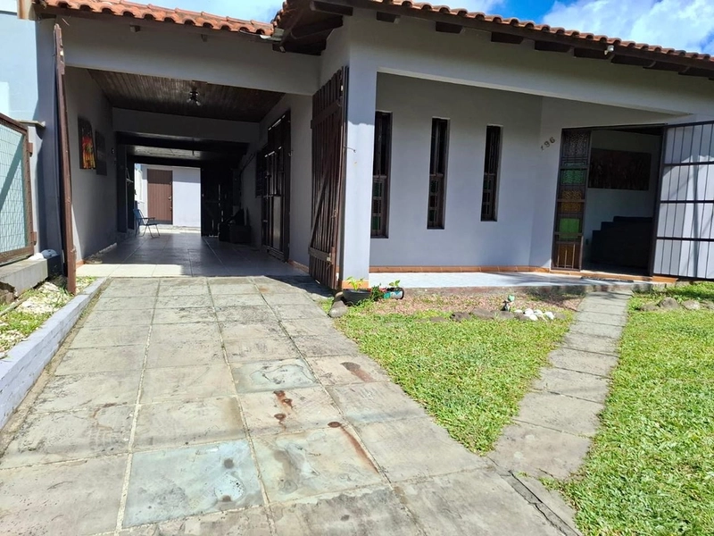 Vende-se casa na Praia Atlântida Sul : 3ª foto da galeria de imagens do imóvel