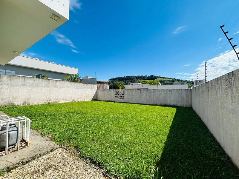 Casa á venda: 2ª foto da galeria de imagens do imóvel