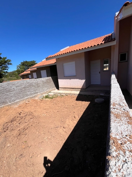 Casa 2 dormitórios: 1ª foto da galeria de imagens do imóvel