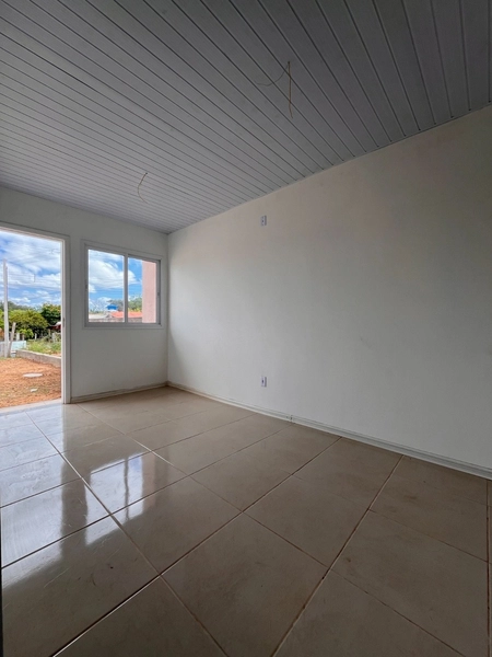 Casa 2 dormitórios: 2ª foto da galeria de imagens do imóvel