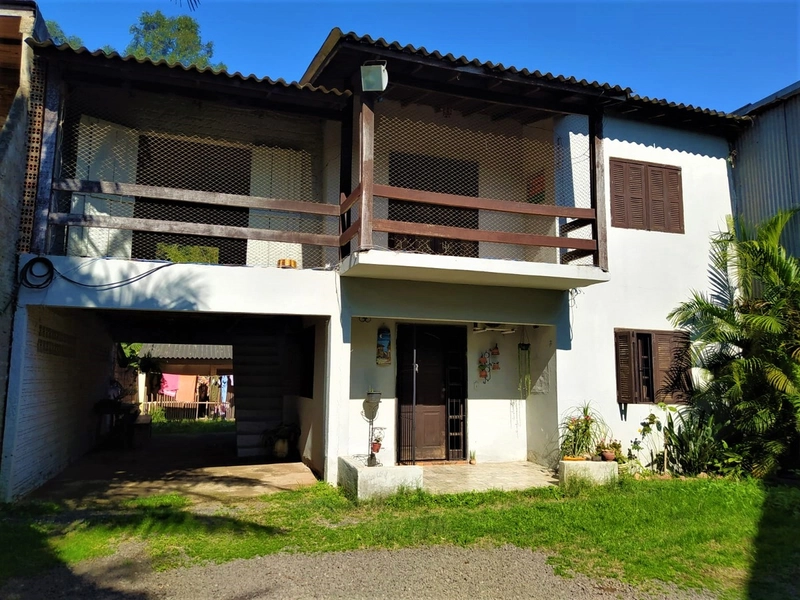 Três casas no mesmo terreno no Jardim Betânia: 1ª foto da galeria de imagens do imóvel