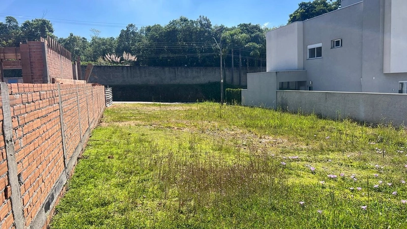 Terreno em condomínio com 511m² e ótima topografia!: 2ª foto da galeria de imagens do imóvel