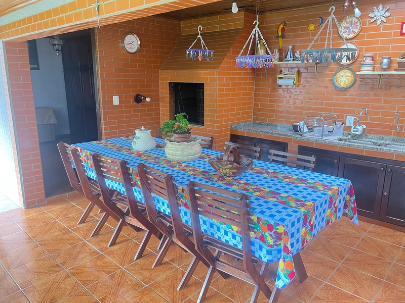 Casa ampla no centro de Campo Largo com quintal e churrasqueira!: 27ª foto da galeria de imagens do imóvel