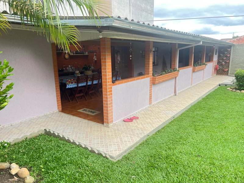 Casa ampla no centro de Campo Largo com quintal e churrasqueira!: 23ª foto da galeria de imagens do imóvel