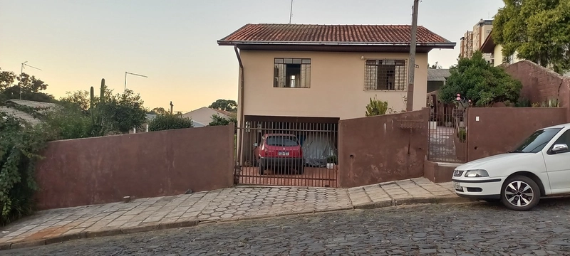 Casa com Amplo Terreno de esquina e Potencial Comercial Campo Largo!: 4ª foto da galeria de imagens do imóvel