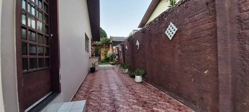 Casa com Amplo Terreno de esquina e Potencial Comercial Campo Largo!: 6ª foto da galeria de imagens do imóvel