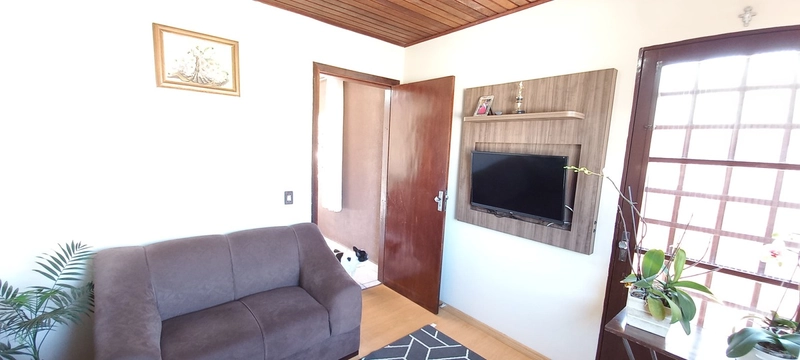 Casa com Amplo Terreno de esquina e Potencial Comercial Campo Largo!: 8ª foto da galeria de imagens do imóvel