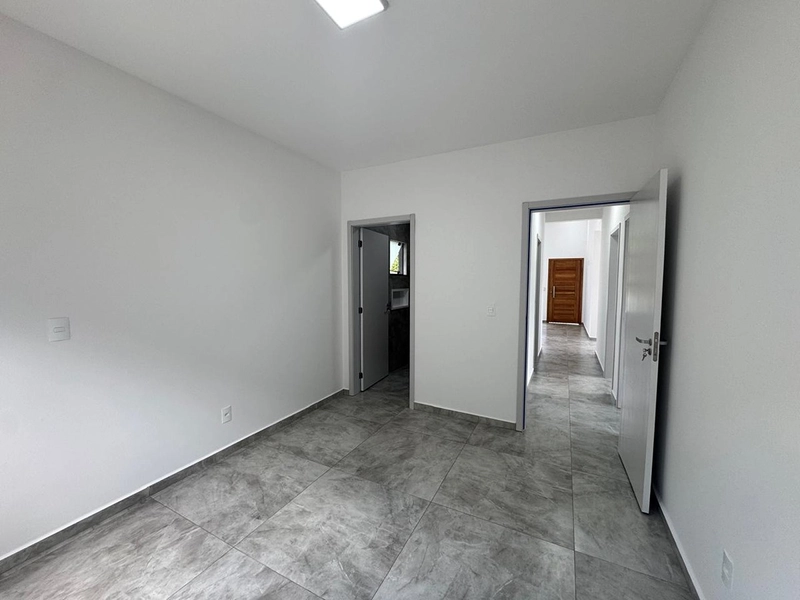 Casa nova, moderna e com quintal amplo esperando por você!: 9ª foto da galeria de imagens do imóvel