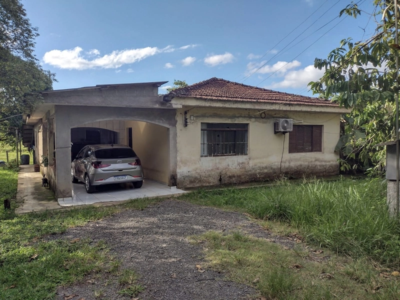 Propriedade espetacular de 25,85 hectares com alto potencial produtivo e logística privilegiada! Aproximadamente 180.000 m² de área aberta em pastagem, com nascente própria e boa infraestrutura para pecuária. A área fica na divisa entre Jacupiranga e Cajati, oferece equilíbrio perfeito entre recursos naturais e fácil acesso à BR-116. O investimento ideal para quem busca escala, produtividade e a segurança de uma terra rica em água e pronta para trabalhar!: 8ª foto da galeria de imagens do imóvel