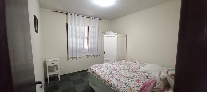 Refúgio completo que sua família merece: qualidade de vida a apenas 10 minutos do centro de Campo Largo! Desfrute de uma casa sede impecável, aconchego da lareira e o sabor da culinária no fogão a lenha, em uma propriedade totalmente estruturada com tanque, pomar produtivo e casa de caseiro. O equilíbrio perfeito entre a paz do campo e a proximidade da cidade, com toda a segurança e o conforto que você sempre buscou.: 10ª foto da galeria de imagens do imóvel