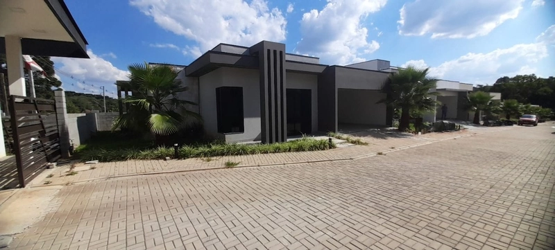 Linda casa em Condomínio no Bugre: 2ª foto da galeria de imagens do imóvel