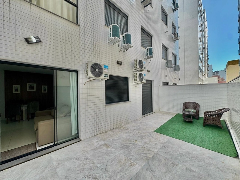 APTO COM TERRAÇO PRIVATIVO: 3ª foto da galeria de imagens do imóvel