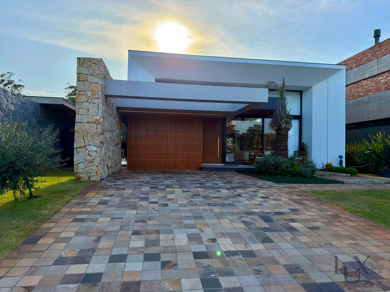 CASA À VENDA EM ATLÂNTIDA FRENTE LAGO: 1ª foto da galeria de imagens do imóvel