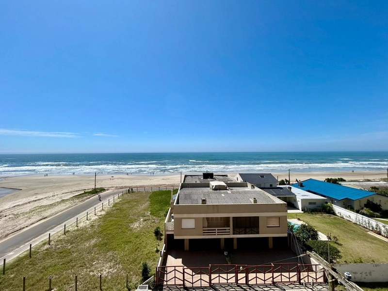 APARTAMENTO  COM VISTA ETERNA PARA O MAR: 4ª foto da galeria de imagens do imóvel