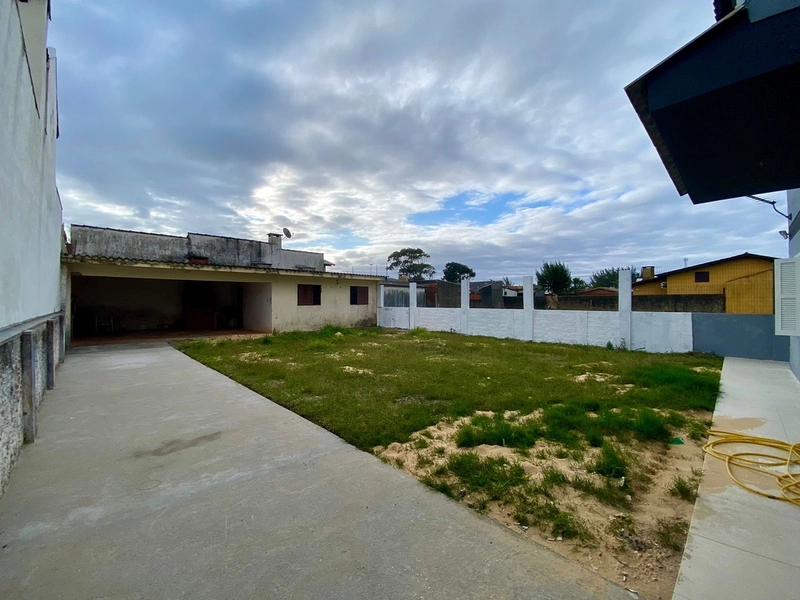 Casa em bairro bem localizado na cidade de capão da canoa: 1ª foto da galeria de imagens do imóvel