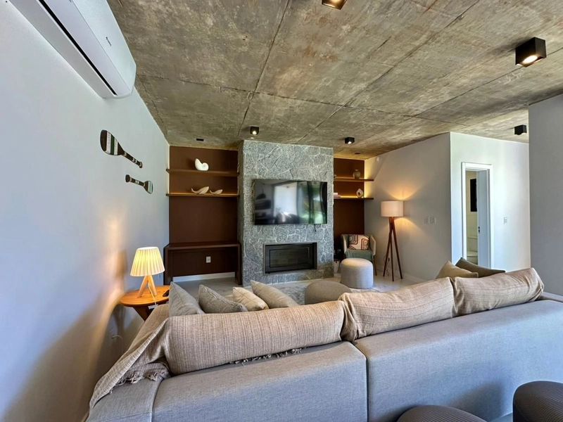 Casa retrofit mobiliada e decorada a poucos metros do mar no Centro de: 2ª foto da galeria de imagens do imóvel