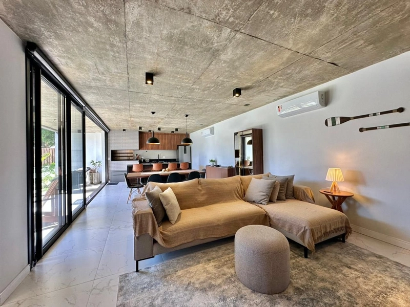 Casa retrofit mobiliada e decorada a poucos metros do mar no Centro de: 4ª foto da galeria de imagens do imóvel