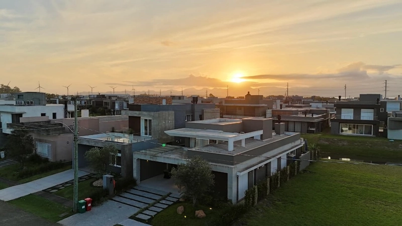 CASA TERREA BEIRA LAGO EM CONDOMINIO DE LUXO!!!: 23ª foto da galeria de imagens do imóvel