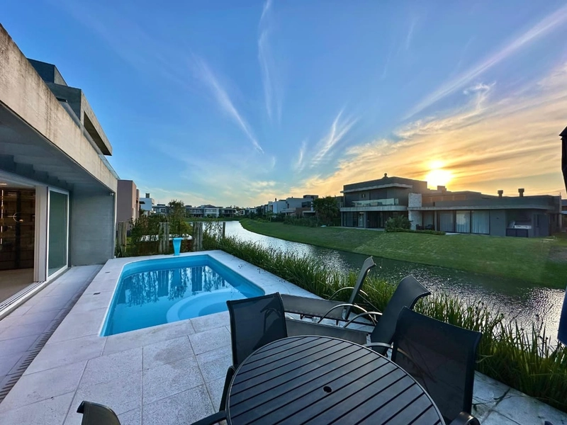 CASA TERREA BEIRA LAGO EM CONDOMINIO DE LUXO!!!: 20ª foto da galeria de imagens do imóvel