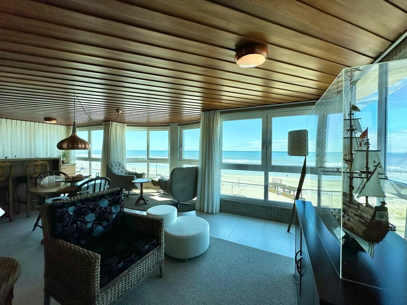 APARTAMENTO À VENDA COM VISTA PARA MAR, APENAS UM APTO POR ANDAR: 2ª foto da galeria de imagens do imóvel