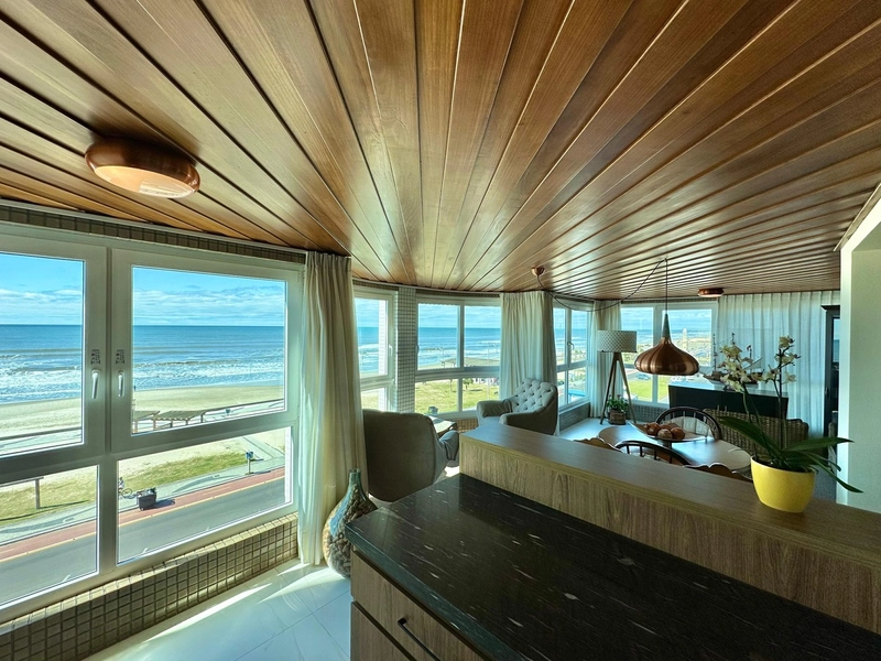 APARTAMENTO À VENDA COM VISTA PARA MAR, APENAS UM APTO POR ANDAR: 3ª foto da galeria de imagens do imóvel