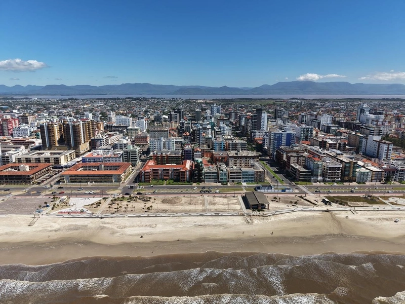 APARTAMENTO COM SACADA DE FRENTE MAR: 22ª foto da galeria de imagens do imóvel