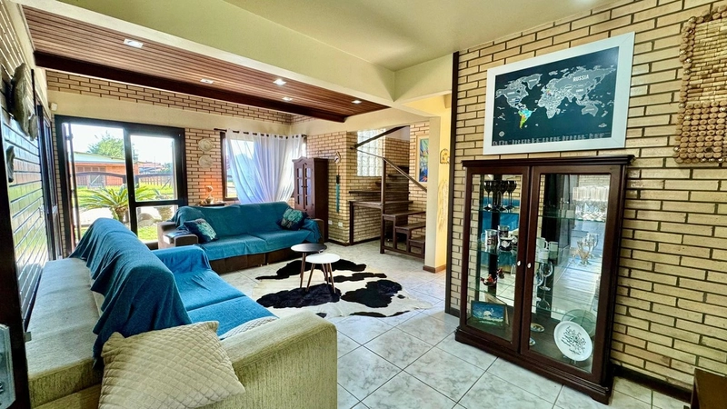 Casa de esquina com 04 dormitórios, pátio amplo e piscina: 9ª foto da galeria de imagens do imóvel