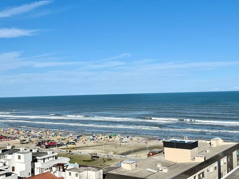 COM VISTA LIBERADA PARA O MAR A MENOS DE 50 METROS DA PRAIA: 1ª foto da galeria de imagens do imóvel