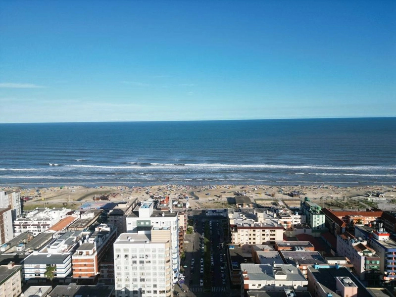 COM VISTA LIBERADA PARA O MAR A MENOS DE 50 METROS DA PRAIA: 2ª foto da galeria de imagens do imóvel