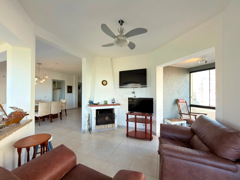 APARTAMENTO VISTA MAR E VISTA PRAÇA DO FAROL: 1ª foto da galeria de imagens do imóvel