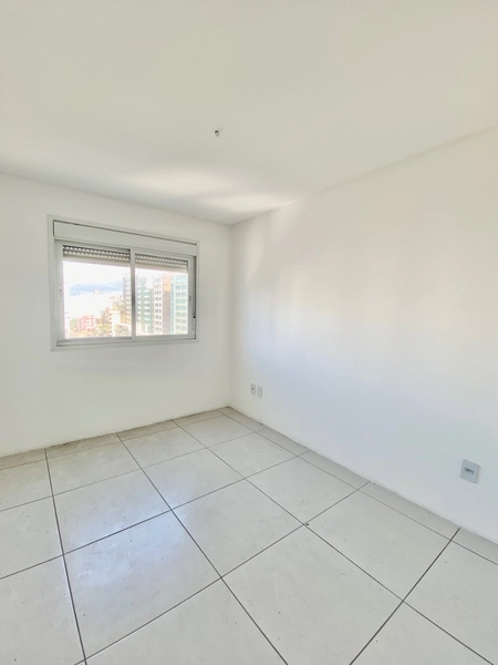 OPORTUNIDADE Á APENAS 3 QUADRAS DO MAR, DE FRENTE PARA A PRAÇA.: 13ª foto da galeria de imagens do imóvel
