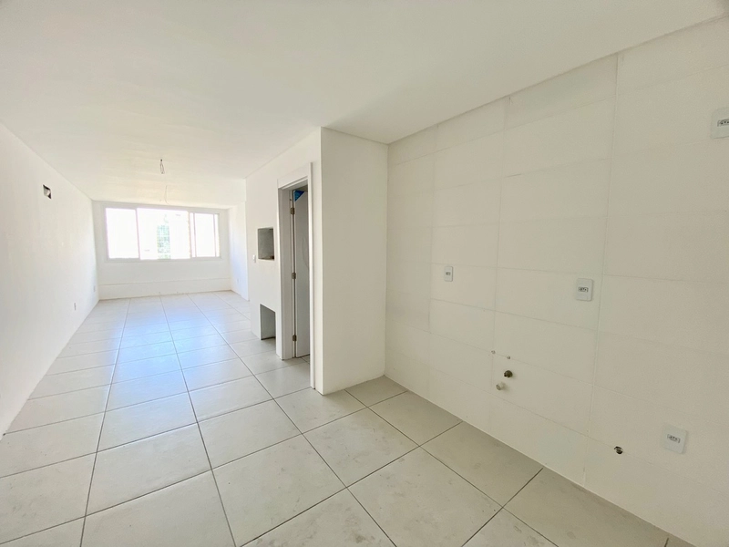 OPORTUNIDADE Á APENAS 3 QUADRAS DO MAR, DE FRENTE PARA A PRAÇA.: 1ª foto da galeria de imagens do imóvel