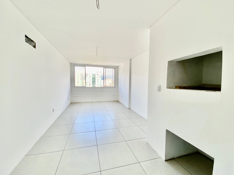 OPORTUNIDADE Á APENAS 3 QUADRAS DO MAR, DE FRENTE PARA A PRAÇA.: 2ª foto da galeria de imagens do imóvel