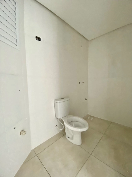OPORTUNIDADE Á APENAS 3 QUADRAS DO MAR, DE FRENTE PARA A PRAÇA.: 16ª foto da galeria de imagens do imóvel