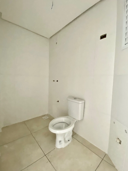 OPORTUNIDADE Á APENAS 3 QUADRAS DO MAR, DE FRENTE PARA A PRAÇA.: 15ª foto da galeria de imagens do imóvel