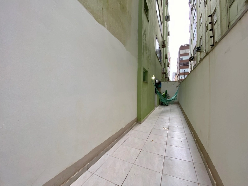 AO LADO DE UMA LINDA PRAÇA PERTO DO MAR E CENTRO: 4ª foto da galeria de imagens do imóvel