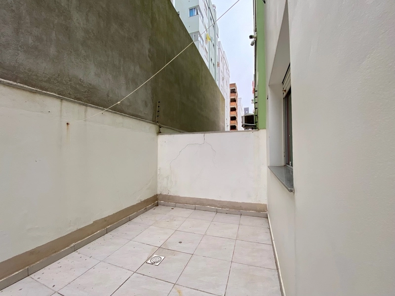 AO LADO DE UMA LINDA PRAÇA PERTO DO MAR E CENTRO: 8ª foto da galeria de imagens do imóvel