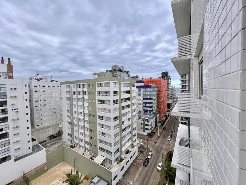 APARTAMENTO COM VISTA MAR E SERRA | INFRA COMPLETA NO NAVEGANTES: 3ª foto da galeria de imagens do imóvel